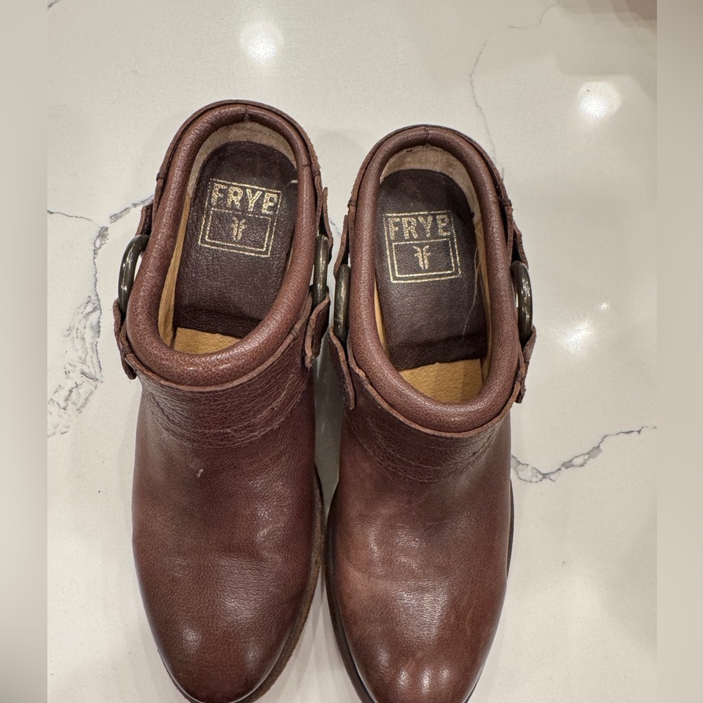 Frye Women's Rich Brown Leather Clogs